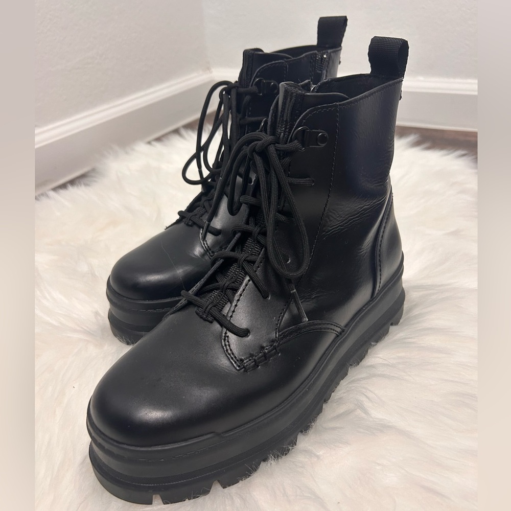 UGG COMBAT BOOTS - WOMEN - Size 9